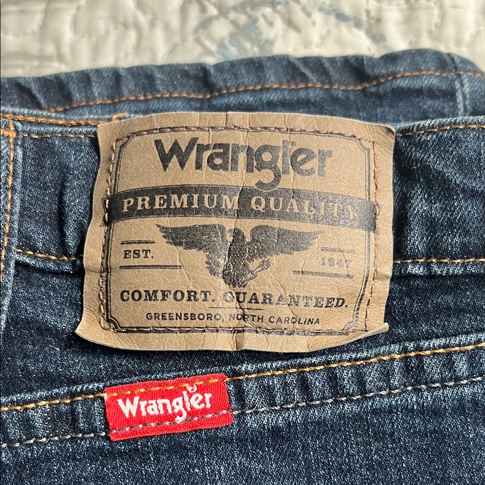 Wrangler Men's Classic Denim Jeans - Picture 3 of 9